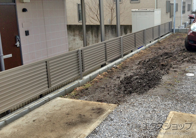 栃木県宇都宮市ののカーポート プレスタフェンス5型  フリーポールタイプ 施工例