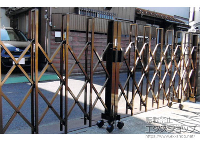 埼玉県八潮市ののカーゲート トリップゲート RA型（錠無し） ノンレール 両開き 42W（21S+21M） 施工例