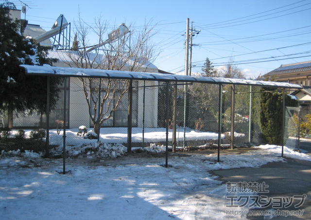 長野県安曇野市のLIXIL リクシル（トステム）のカーポート レガーナポートシグマIII 縦連棟 積雪〜20cm対応＋着脱式サポート ロング柱23用 1本入×8セット 施工例