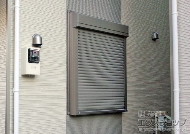 千葉県船橋市のLIXIL リクシル（トステム）の窓シャッター リフォームシャッター イタリヤ 手動式 施工例