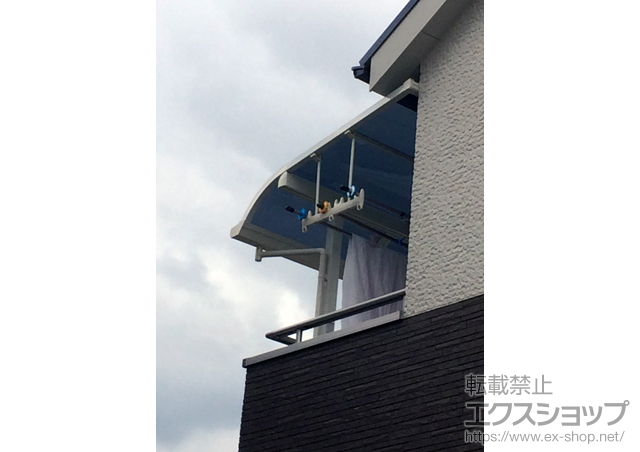 大阪府藤井寺市のLIXIL リクシル（トステム）のバルコニー・ベランダ屋根 ライザーテラスII R型 屋根タイプ 単体 積雪〜20cm対応＋ライザーテラスII用 吊り下げ物干し 施工例