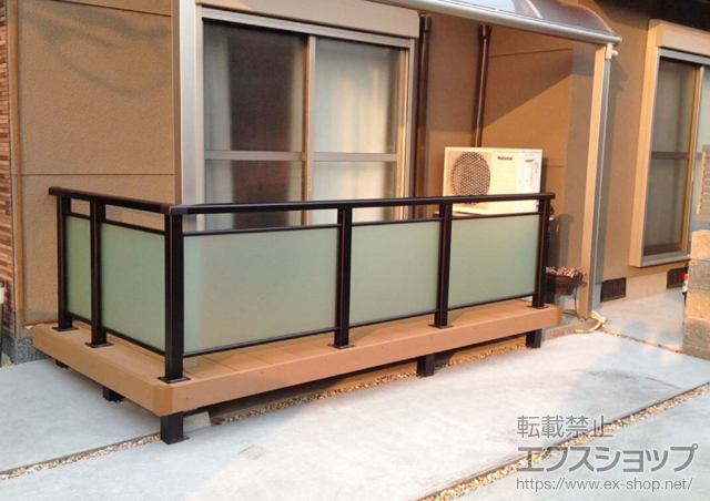 京都府城陽市ののウッドデッキ リウッドデッキ 200＋シンプルモダンデッキフェンス5型＜ポリカーボネートパネル＞　 施工例