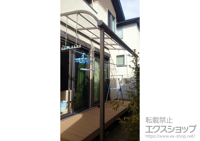愛知県志摩市ののテラス屋根 メニーウェル 1階設置 R1NA型 積雪〜20cm対応＋吊り下げ型調整式竿掛け 施工例