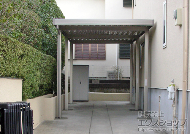 神奈川県川崎市のLIXIL リクシル（トステム）のカーポート テリオスポートIII 1500 奥行延長 角柱6本仕様 積雪〜50cm対応 施工例