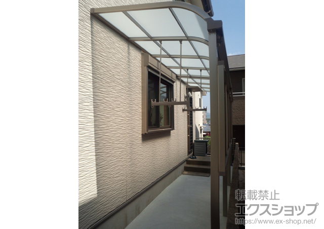 山口県下関市のLIXIL リクシル（トステム）のテラス屋根 ライザーテラスII R型 テラスタイプ 単体 積雪〜20cm対応＋前面スクリーン1段 施工例