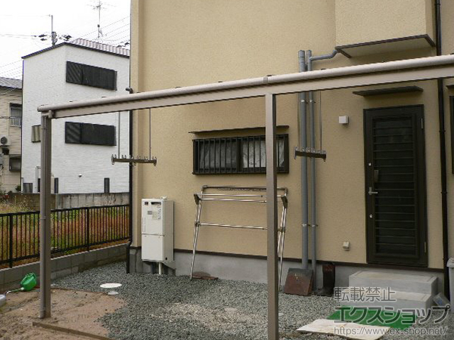 兵庫県尼崎市のLIXIL リクシル（トステム）のテラス屋根 ライザーテラスII F型 テラスタイプ 連棟 積雪〜20cm対応＋吊り下げ物干し 施工例