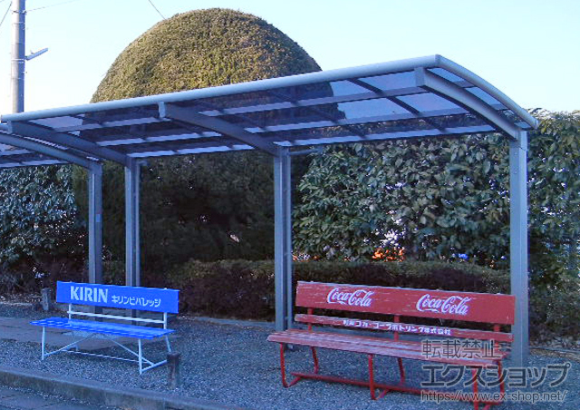 栃木県さくら市のLIXIL リクシル（トステム）のサイクルポート・駐輪場 カーブパークシグマIII オープンタイプ 積雪〜20cm対応 施工例