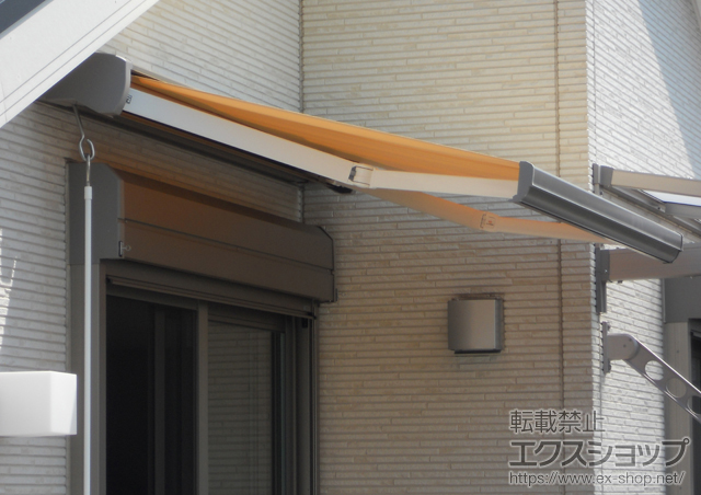 東京都北区のLIXIL リクシル（トステム）のオーニング・日よけ 彩風C型 手動式 施工例