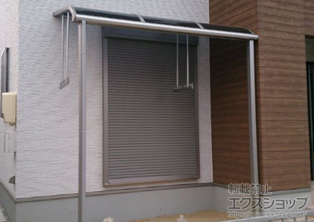 三重県鈴鹿市ののテラス屋根 プレシオステラス R型 テラスタイプ 単体 積雪〜20cm対応＋吊り下げ物干し ロング 2本入り 施工例