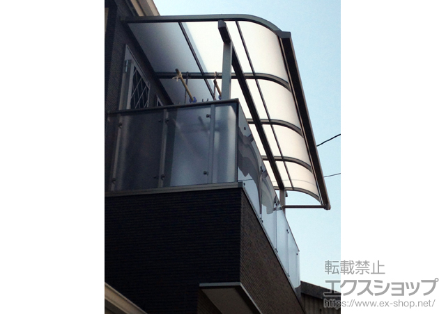 大阪府東大阪市のLIXIL リクシル（トステム）のバルコニー・ベランダ屋根 ライザーテラスII R型 屋根タイプ 単体 積雪〜20cm対応＋ライザーテラス用　物干しセット 施工例