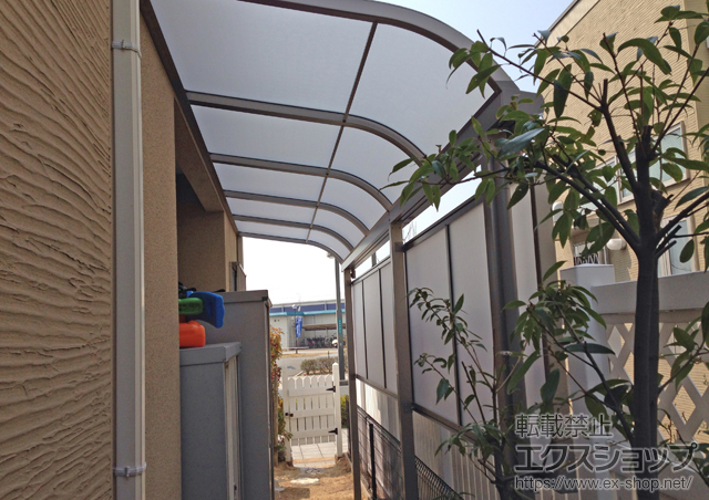 兵庫県芦屋市のLIXIL リクシル（トステム）のテラス屋根 ライザーテラスII R型 テラスタイプ 単体 積雪〜20cm対応 施工例