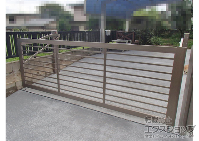 福岡県福津市ののカーゲート スウィングアップゲート 横格子型 手動式 施工例