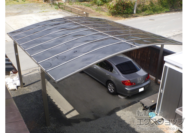 埼玉県比企郡小川町のLIXIL リクシル（トステム）のカーポート カーブポートシグマIII ワイド 積雪〜20cm対応 施工例