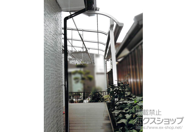 奈良県香芝市のLIXIL リクシル（トステム）のテラス屋根 ライザーテラスII R型 テラスタイプ 単体 積雪〜20cm対応＋自在垂木掛け＋吊り下げ物干し 施工例
