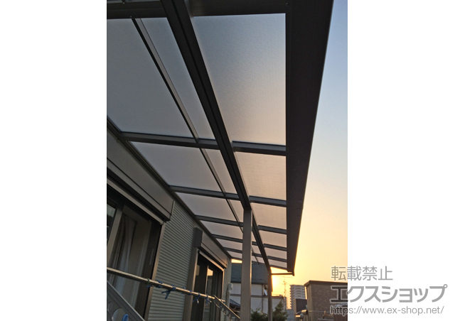 愛知県名古屋市のLIXIL リクシル（トステム）のバルコニー・ベランダ屋根 ライザーテラスII F型 屋根タイプ 連棟 積雪〜20cm対応 施工例