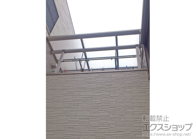 大阪府堺市ののバルコニー・ベランダ屋根 プレシオステラス F型 屋根タイプ 単体＋吊り下げ式物干し 施工例