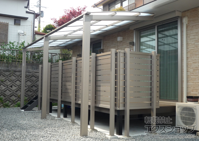 大阪府茨木市のLIXIL リクシル（トステム）のカーポート エックスルーフ 独立前上がり テラスタイプ 連棟 積雪〜20cm対応 施工例