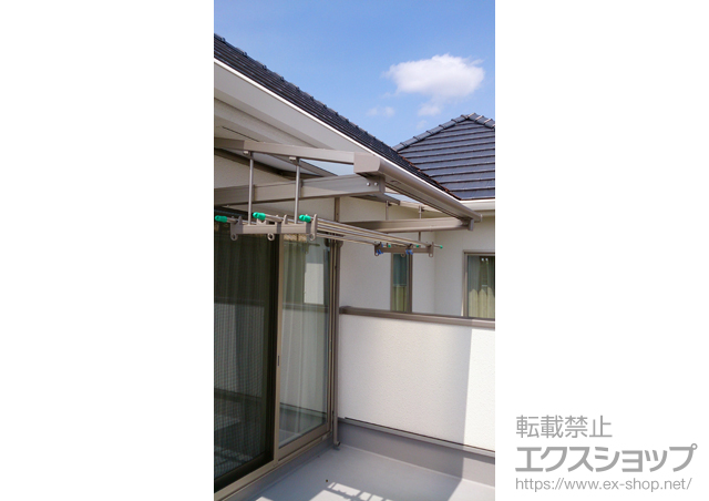 兵庫県伊丹市のLIXIL リクシル（トステム）のバルコニー・ベランダ屋根 ライザーテラスII F型 ルーフタイプ 単体 積雪〜20cm対応＋吊り下げ式物干し 標準 施工例