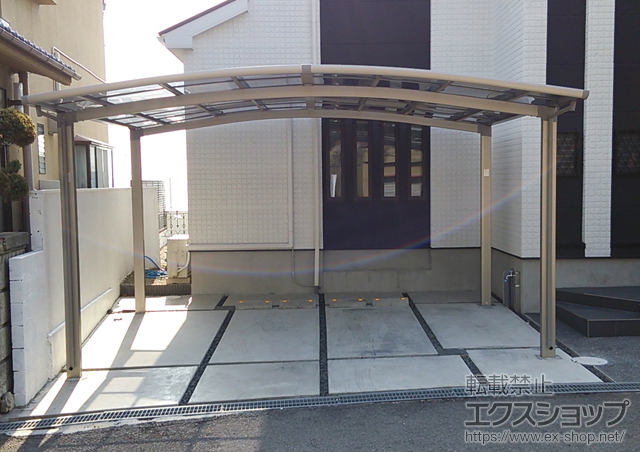大阪府高槻市のLIXIL リクシル（トステム）のカーポート カーブポートシグマIII ワイド 積雪〜20cm対応 施工例