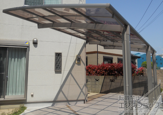 兵庫県伊丹市のLIXIL リクシル（トステム）のカーポート カーブポートシグマIII 延長 積雪〜20cm対応 施工例