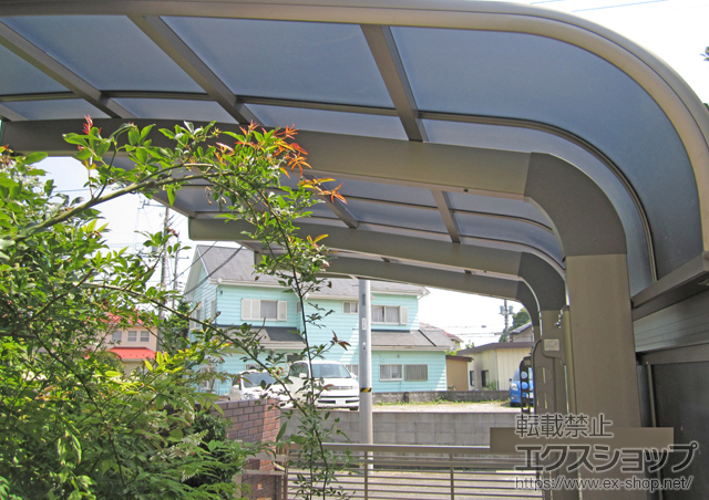 千葉県市原市のLIXIL リクシル（トステム）のカーポート テールポートシグマIII 1500 積雪〜50cm対応+テールポートシグマIII 1500 サイドパネル+収納式物干し 標準タイプ 2本入 施工例