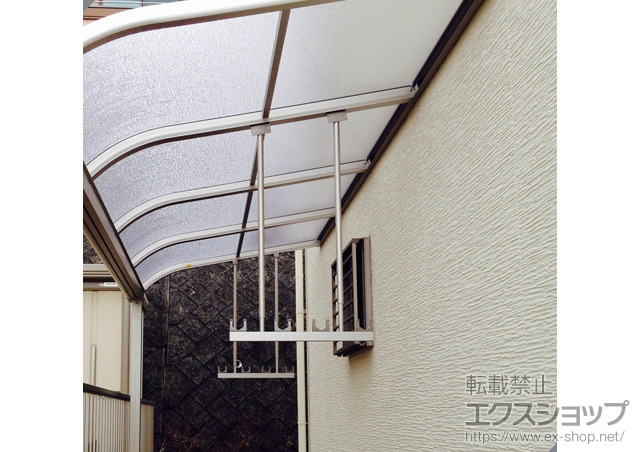 岡山県倉敷市ののテラス屋根 プレシオステラス R型 テラスタイプ 単体 積雪〜20cm対応＋吊り下げ物干し ロング 2本入 施工例