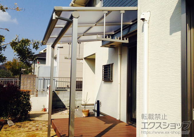 岡山県倉敷市ののテラス屋根 プレシオステラス F型 テラスタイプ 単体＋吊り下げ物干し 標準 2本入 施工例