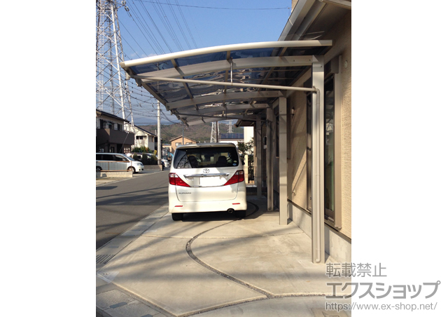 静岡県三島市ののカーポート レイナポートREグラン 縦連棟 前下がり積雪〜20cm対応＋レイナポートREグラン　着脱式サポート柱　標準・ハイルーフ兼用　2本入り 施工例