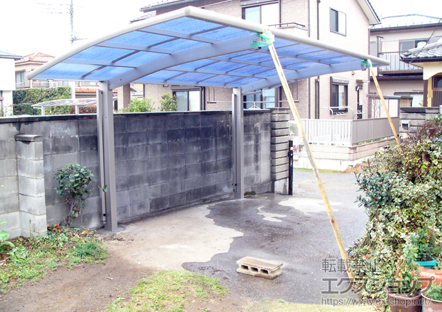 埼玉県深谷市ののカーポート プレシオスポート 積雪〜20cm対応＋着脱式補助柱 2本入り 施工例