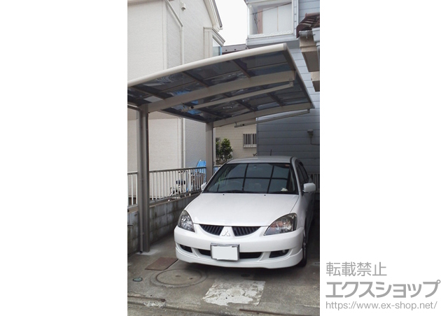 埼玉県鶴ヶ島市のLIXIL リクシル（トステム）のカーポート カーブポートシグマIII 積雪〜20cm対応+カーブポートシグマ?用　収納式サポート ロング柱23用 1本入 施工例