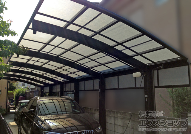 東京都小金井市ののカーポート カムフィZ 縦連棟 積雪地域対応型 積雪〜50cm対応+ カムフィZ 側面パネル 施工例