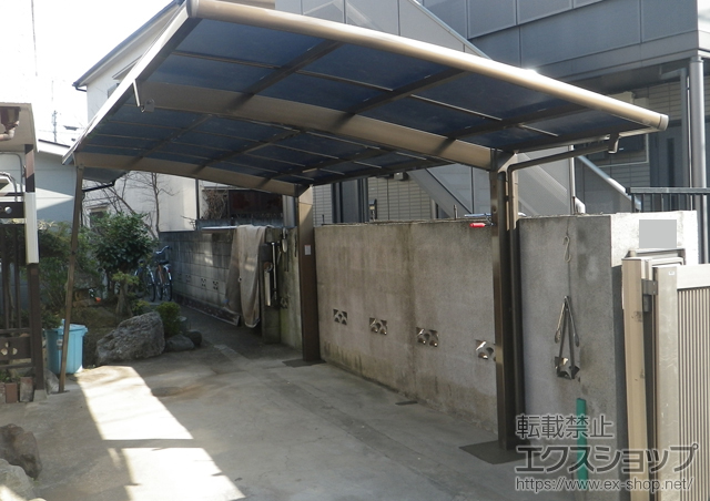 東京都品川区のLIXIL リクシル（トステム）のカーポート カーブポートシグマIII 積雪〜20cm対応＋着脱式サポート 標準 1本入 施工例