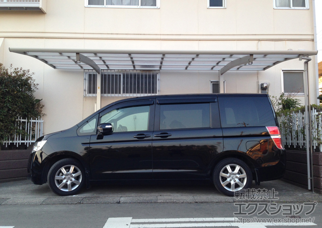 埼玉県狭山市ののカーポート レイナポートREグラン 前下がり 積雪〜20cm対応+レイナポートREグラン 着脱式サポート 標準・ハイルーフ兼用 2本入り 施工例