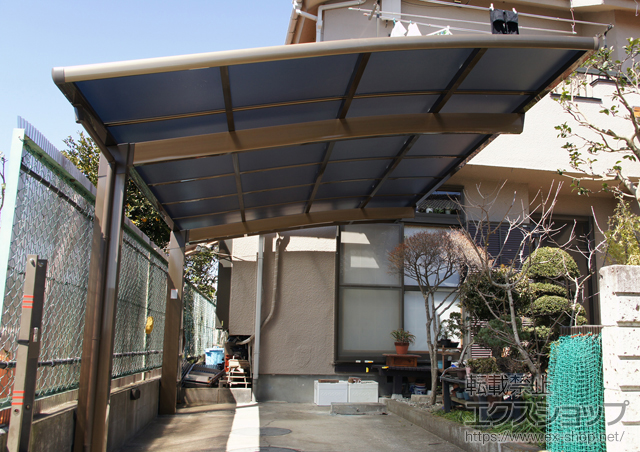 埼玉県北葛飾郡杉戸町のLIXIL リクシル（トステム）のカーポート カーブポートシグマIII 積雪〜20cm対応 施工例