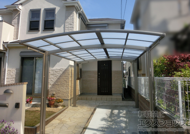 神奈川県横浜市のLIXIL リクシル（トステム）のカーポート カーブポートシグマIII ワイド 積雪〜20cm対応 施工例