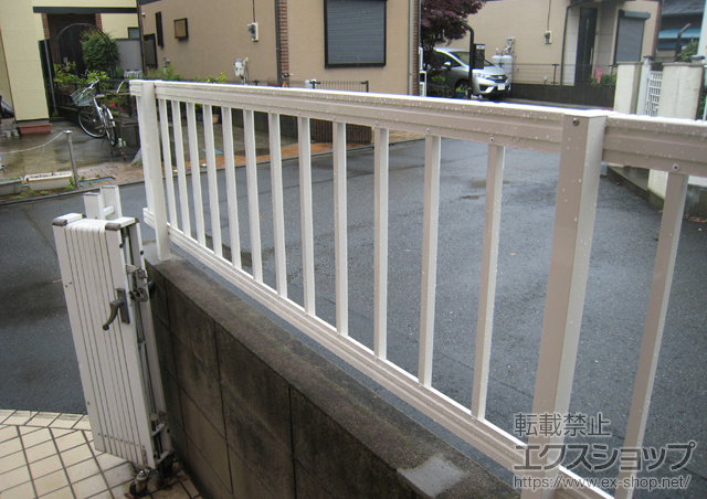 東京都府中市のLIXIL リクシル(新日軽)のフェンス・柵 連続フェンス アルクリーン 6A型 フリーポールタイプ 施工例
