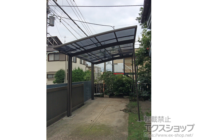 東京都東久留米市のLIXIL リクシル（トステム）のカーポート カーブポートシグマIII 積雪〜20cm対応＋着脱式サポート柱＋屋根材ホルダー＋母屋補強材 施工例