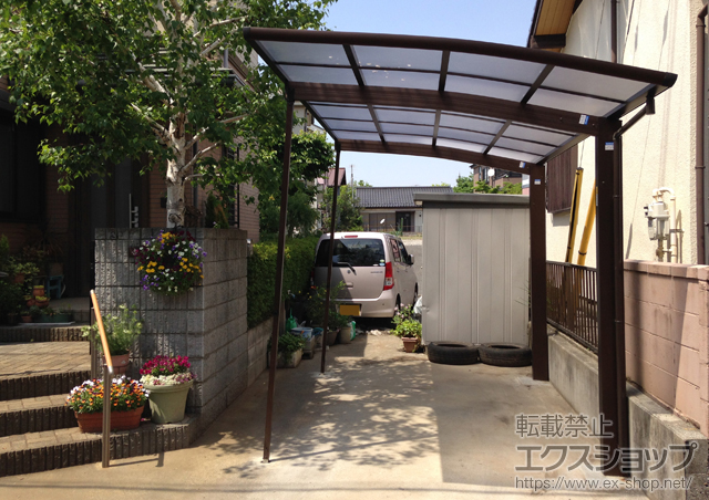 埼玉県鴻巣市ののカーポート レイナポートグラン　積雪〜20cm対応+着脱式サポート柱 2本入り 施工例