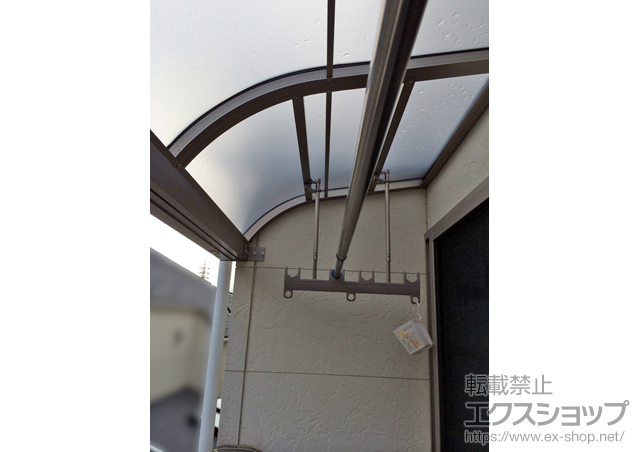 東京都葛飾区のLIXIL リクシル（トステム）のバルコニー・ベランダ屋根 ライザーテラスII R型 屋根タイプ 単体 積雪〜20cm対応 施工例