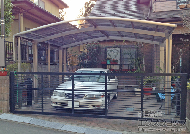 宮城県仙台市のLIXIL リクシル（トステム）のカーポート カーブポートシグマIII M合掌 積雪〜20cm対応+カーブポートシグマIII 用 サイドパネル 施工例