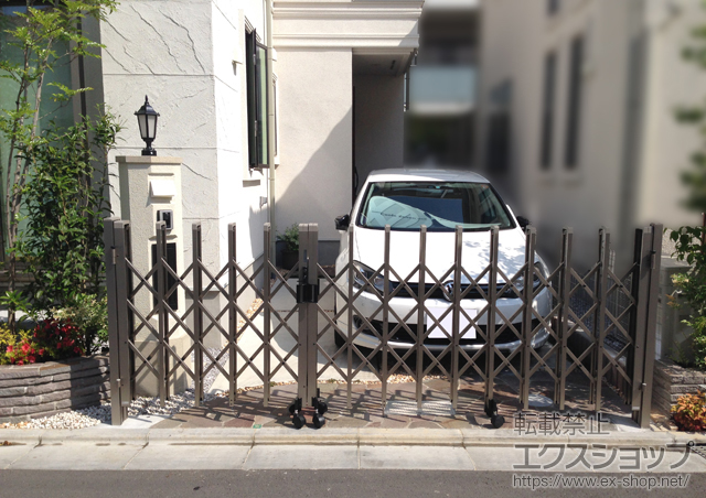 東京都東大和市ののカーゲート トリップゲート RC型 ノンレール 両開き親子 33WO(12S+21M) 施工例
