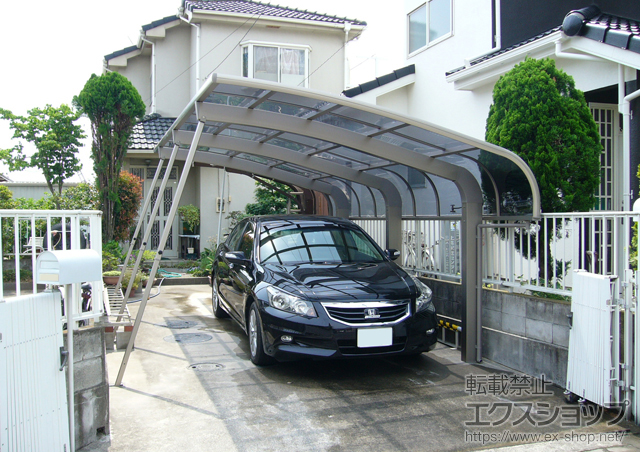 埼玉県児玉郡上里町のLIXIL リクシル（トステム）のカーポート テールポートシグマIII 1500 積雪〜50cm対応+テールポートシグマIII 1500　着脱式サポート柱　標準　1本入り 施工例