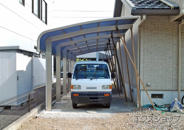 滋賀県犬上郡多賀町ののカーポート レイナキャップポートグラン50 縦連棟　積雪〜50cm対応＋レイナキャップポートグラン50　着脱式サポート 3本入り 施工例