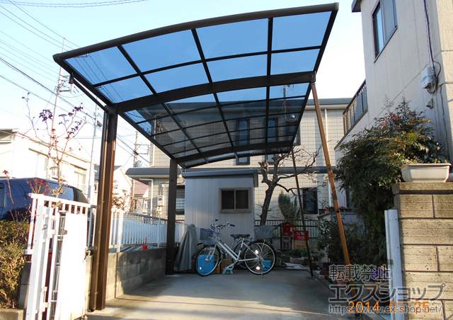 埼玉県さいたま市ののカーポート レイナポートグラン　積雪〜20cm対応＋着脱式サポート(2本入り) 施工例