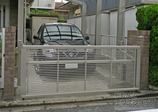 群馬県高崎市ののカーゲート エクスラインアップゲート 1型 手動式 施工例