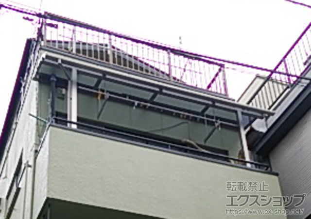 東京都足立区のLIXIL リクシル（トステム）のバルコニー・ベランダ屋根 ライザーテラスII R型 屋根タイプ 単体 積雪〜20cm対応+吊り下げ物干し 施工例