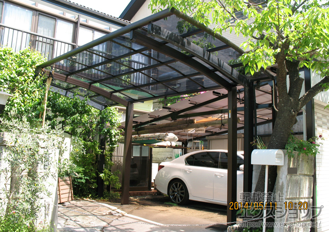 神奈川県藤沢市ののカーポート レイナポートグラン　積雪〜20cm対応＋着脱式サポート 標準・ハイルーフ兼用 2本入り 施工例