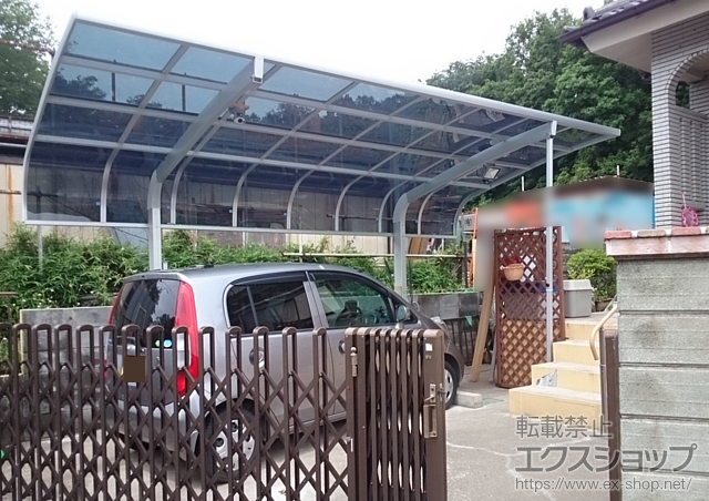 埼玉県所沢市のLIXIL リクシル（トステム）のカーポート テールポートシグマIII 耐風圧強度仕様 積雪〜30cm対応＋耐風圧強度仕様オプション一式(着脱式サポート・屋根材ホルダー・母屋補強材) 施工例