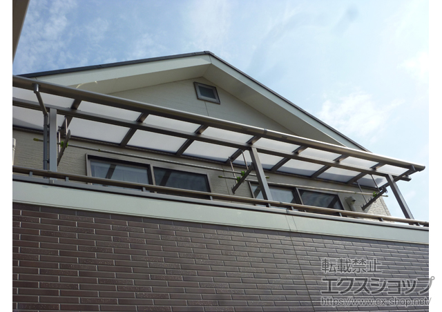 千葉県流山市のLIXIL リクシル（トステム）のバルコニー・ベランダ屋根 パワーアルファ L型 屋根タイプ 連棟 積雪〜30cm対応 施工例