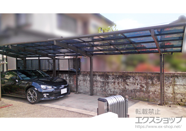 栃木県宇都宮市のLIXIL リクシル（トステム）のカーポート カーブポートシグマIII 縦連棟 積雪〜20cm対応＋＜後側1台分＞カーブポートシグマIII用サイドパネル 施工例